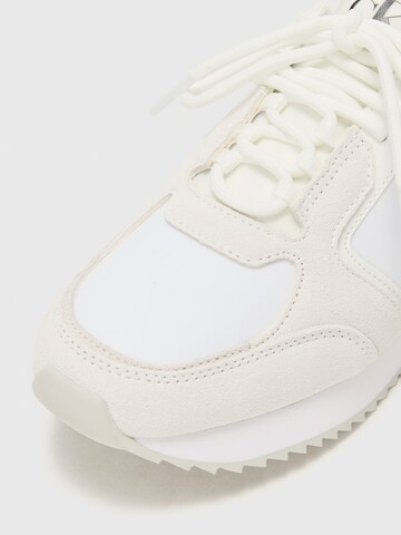 Baskets basses Calvin Klein Jeans en blanc