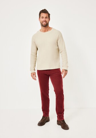 REDPOINT Regular Pants in Red