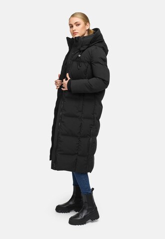 Cappotto funzionale 'Tikoraa 16' di MARIKOO in nero