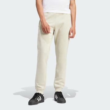 ADIDAS ORIGINALS Tapered Broek 'Trefoil Essentials' in Beige: voorkant