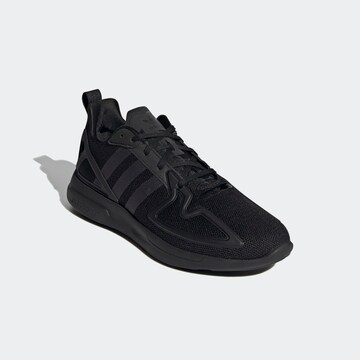 Sneaker bassa 'ZX 2K Flux' di ADIDAS ORIGINALS in nero