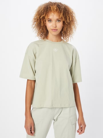 ABOUT YOU Limited T-shirt 'Sheila' i grön
