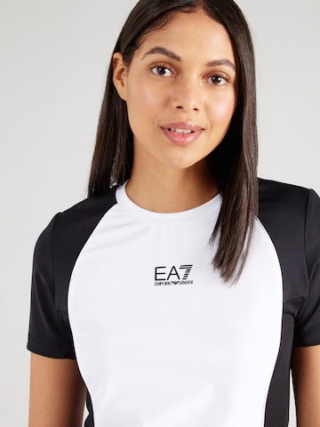 Tricou funcțional de la EA7 Emporio Armani pe alb