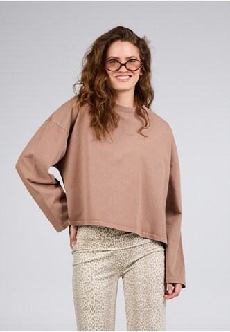 T-shirt 'Croissant' OH APRIL en marron : devant