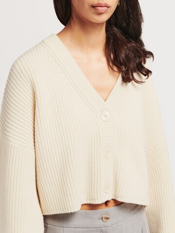 Lezu Knit Cardigan 'Charlotte' in Beige