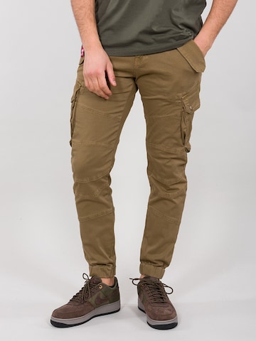 ALPHA INDUSTRIES Tapered Cargo nadrágok 'Combat' - zöld: elől