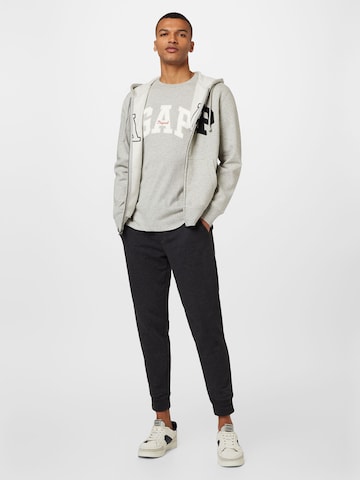 GAP Regular fit Μπλουζάκι σε γκρι