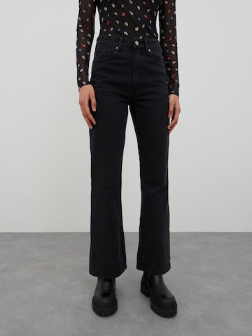 EDITED Boot cut Jeans 'Zoya' in Black: front