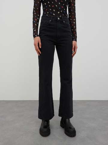Jeans 'Zoya' di EDITED in nero: frontale