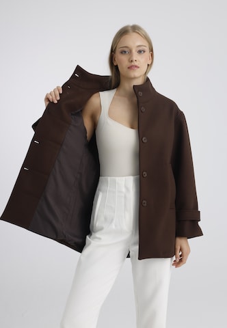 Felix Hardy Between-Season Jacket in Brown
