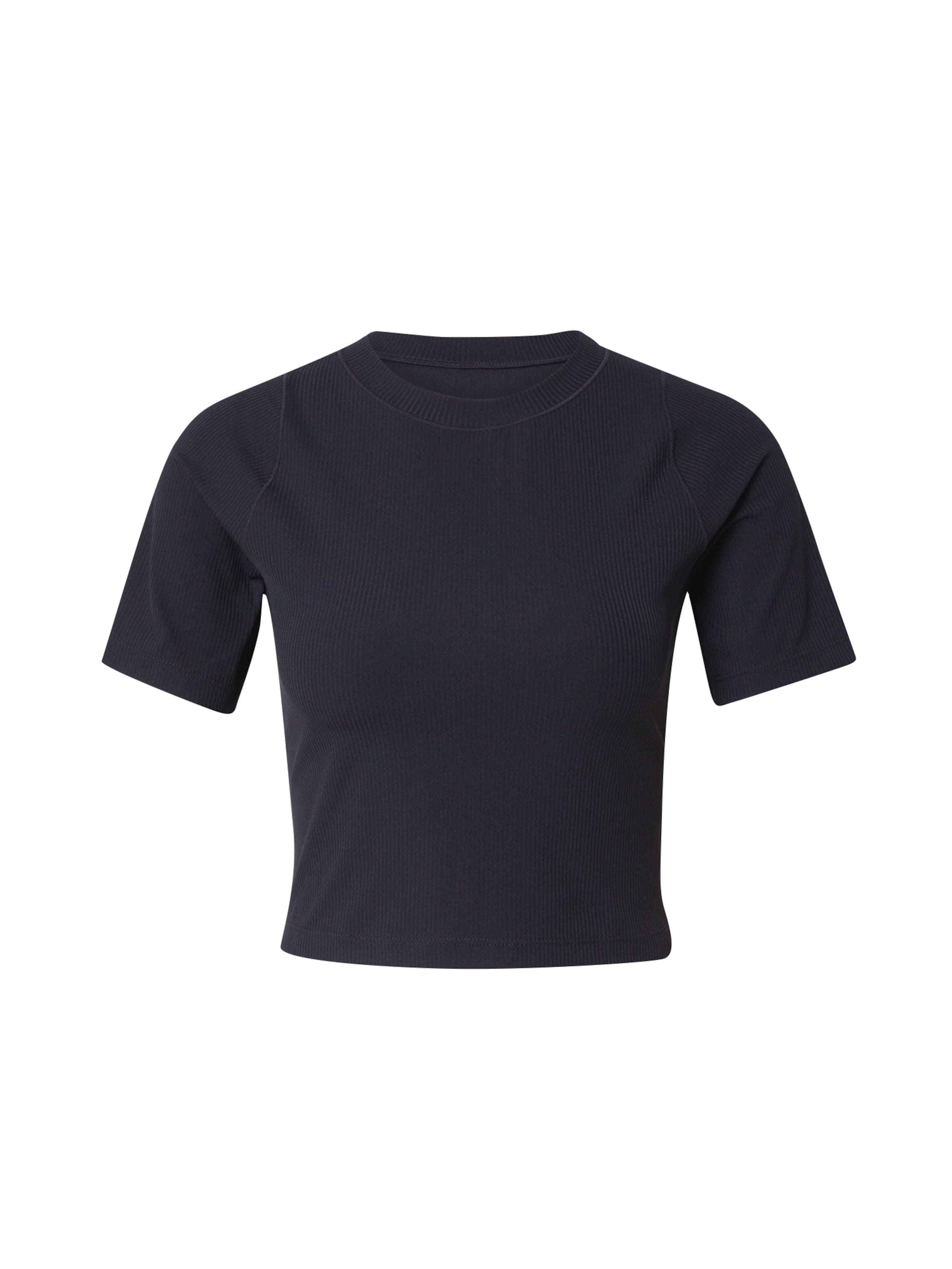 Tricou funcțional de la NIKE pe negru: față