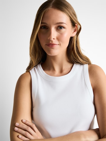 Top de la TOM TAILOR DENIM pe alb