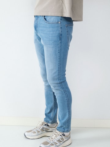 BALMOHK Slimfit Farkut 'IZAN' värissä sininen