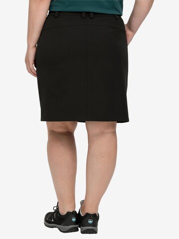 SHEEGO Skirt in Black