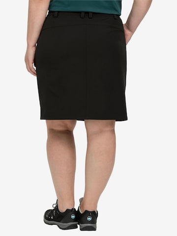 SHEEGO Skirt in Black
