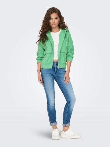 Veste mi-saison 'Kenzie' ONLY en vert