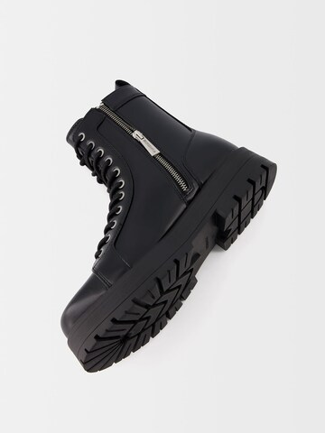 Boots stringati di Bershka in nero