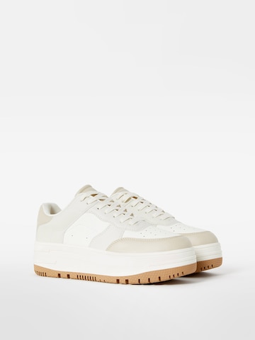 Bershka Sneakers in Beige