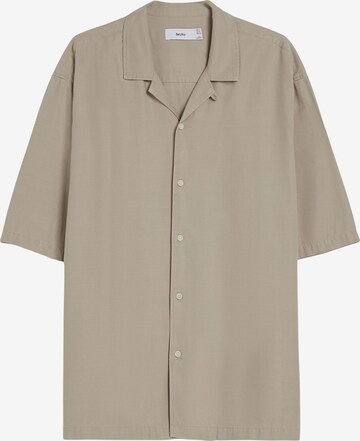 Chemise Bershka en beige : devant