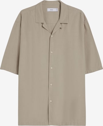 Chemise Bershka en beige : devant