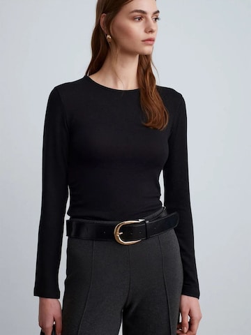 Maglietta di Dilvin in nero: frontale