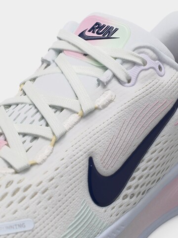 NIKE Sportssko 'VOMERO 18' i hvid