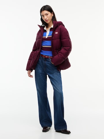 purpurinė Tommy Jeans Demisezoninė striukė