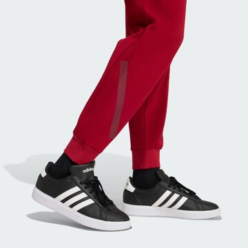 ADIDAS SPORTSWEAR - Tapered Pantalón deportivo 'Z.N.E.' en rojo