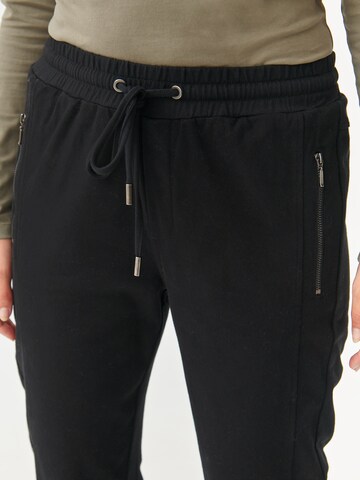 Regular Pantaloni 'SAZIRI' de la TATUUM pe negru