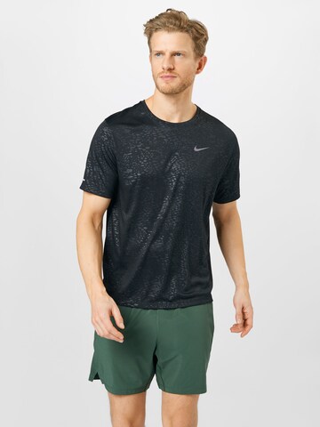 juoda NIKE Sportiniai marškinėliai 'Miler Run Division': priekis