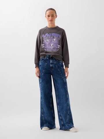 Scalpers Kiss Skull Sweater ' ' in Grau: Vorderseite
