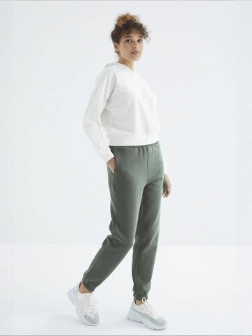 Regular Pantalon de sport 'Jogginghose' Tommy Life en vert