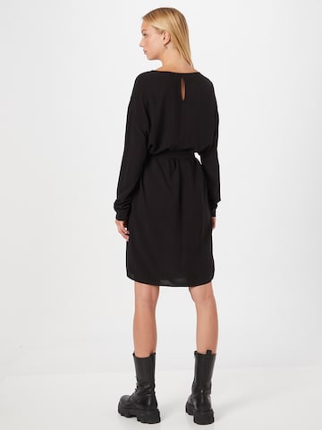 Rochie 'Say' de la VILA pe negru