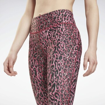 Skinny Pantaloni sportivi di Reebok in rosa