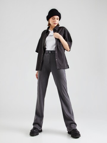Calvin Klein Jeans Alt laienev Püksid, värv hall