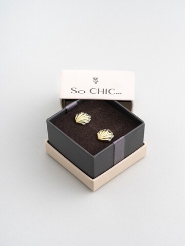 So Chic Earrings in Gold
