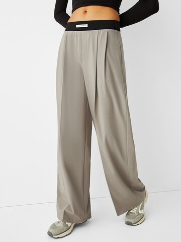 Bershka Wide leg Pleat-Front Pants in Green: front