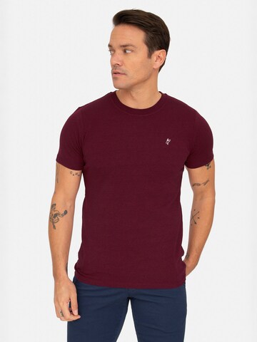 Jacey Quinn - Camisa em vermelho: frente