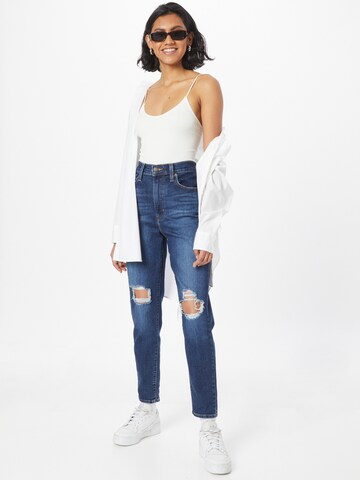 LEVI'S ® Tapered Jeans 'High Waisted Mom Jean' in Blau