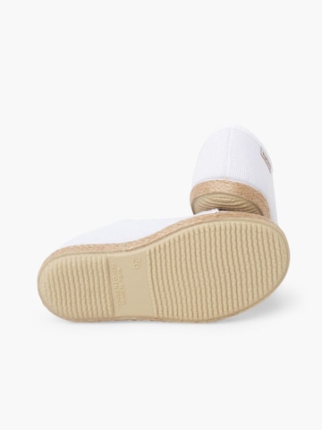 Scarpa bassa di Pisamonas in bianco