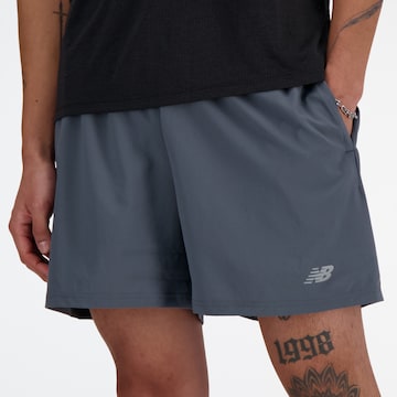 new balance Loosefit Sportovní kalhoty – šedá