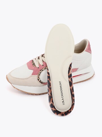 Lola Casademunt Низкие кроссовки в Белый