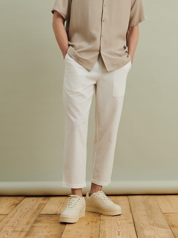 DAN FOX APPAREL Regular Trousers 'Laurin' in White: front