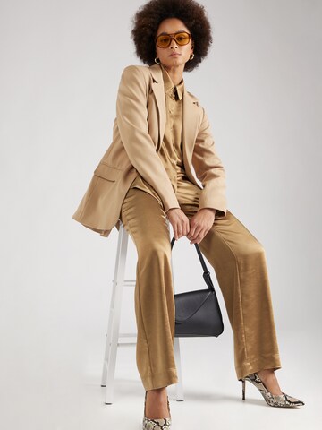 Blazer 'City' di Staud in beige