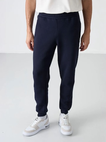 Pantaloni sportivi di Tommy Life in blu: frontale