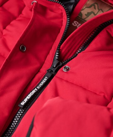 Manteau d’hiver 'Everest' Superdry en rouge