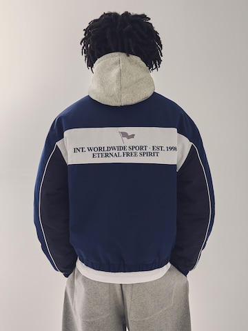 Bershka Overgangsjakke i blå