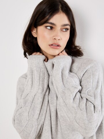 Apricot Pullover in Grau