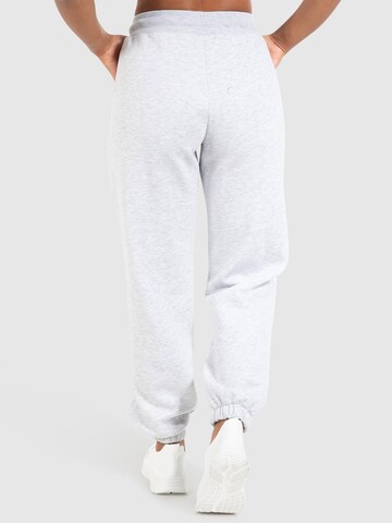 Effilé Pantalon de sport 'Amelia' Smilodox en gris