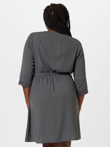 Robe 'Cosima' ABOUT YOU Curvy en vert